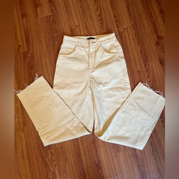 RV Cream High Rise Jeans - Picture 2 of 5